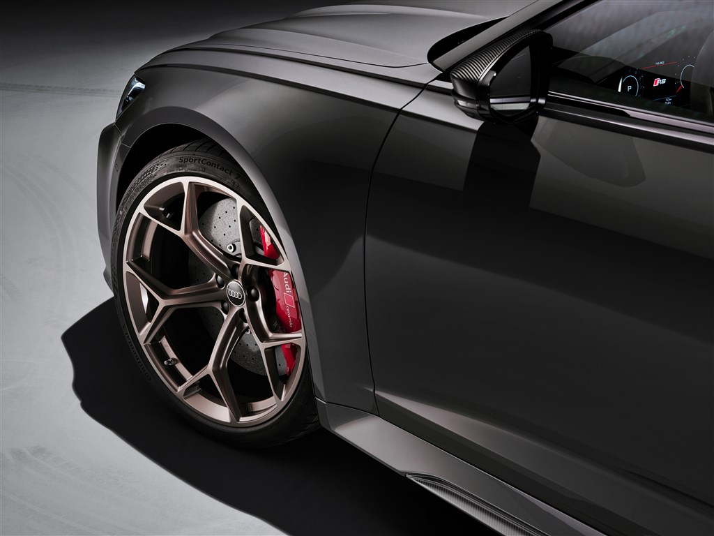 Audi RS 6 Avant performance (Nimbusgrå perleeffekt)
(Foto: Audi Sport)